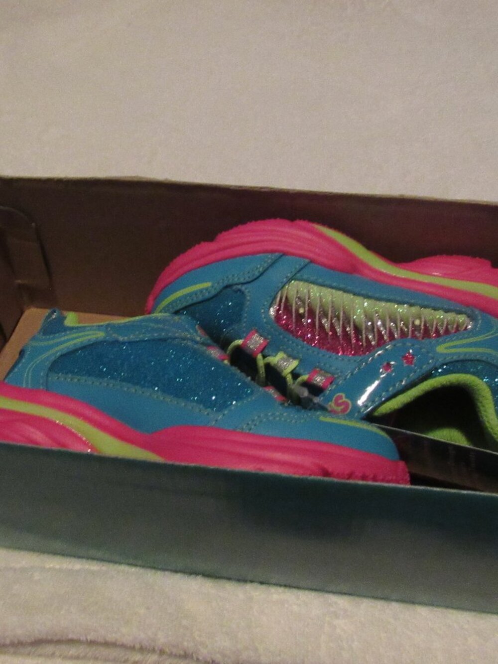 Girls Skechers Twisty Kicks Shoes Size 7 Toddler